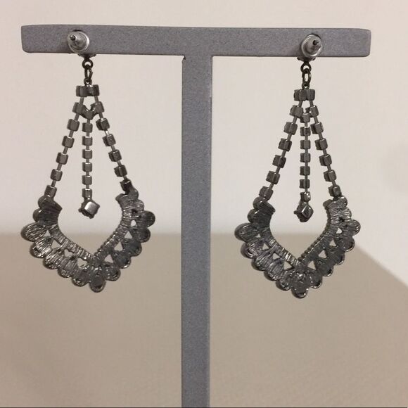 Cache earrings - Picture 4 of 7